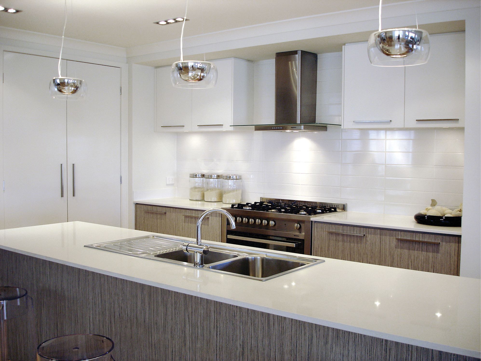Traditions White Glossy 4x16 | Matteo Kitchens